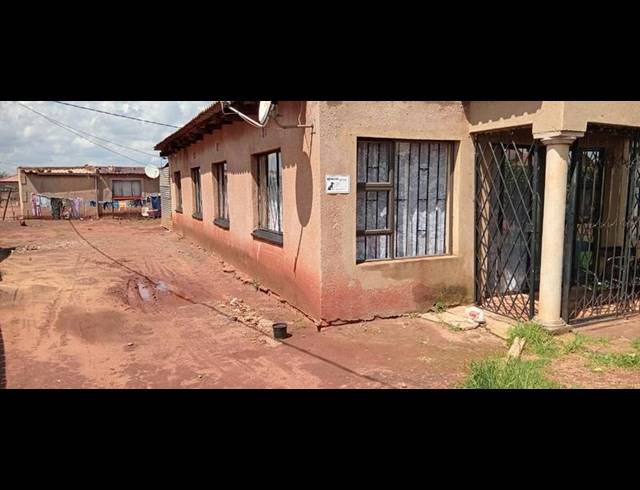 3 BEDROOM HOUSE FOR SALE IN BEVERLEY HILLS